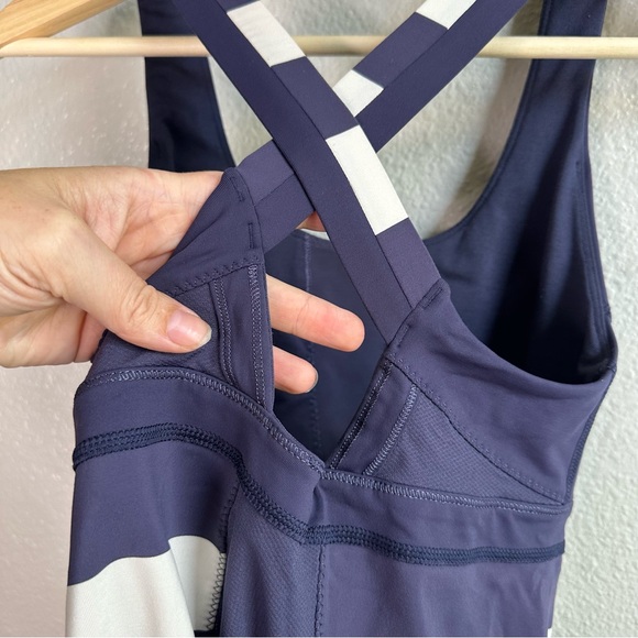 Lululemon Stuff Your Bra Tank II Workout Tank Top Blue White Stripe Women’s 6 - Picture 8 of 11